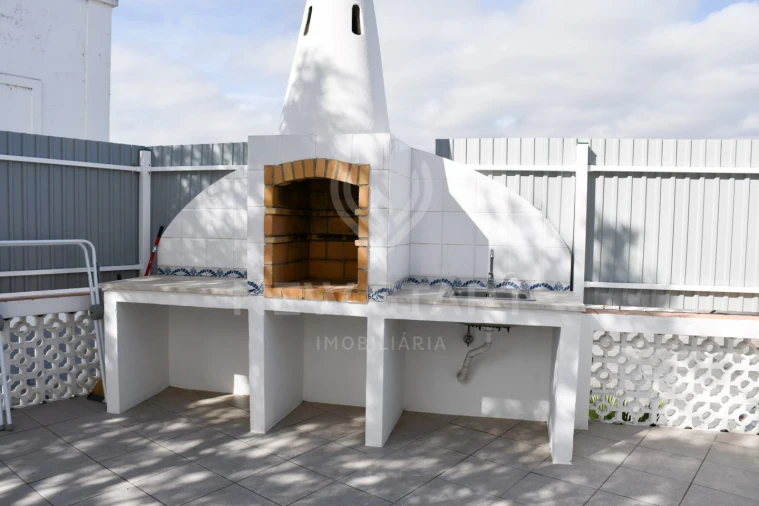 Moradia T4 para Venda em Quelfes Foto 50