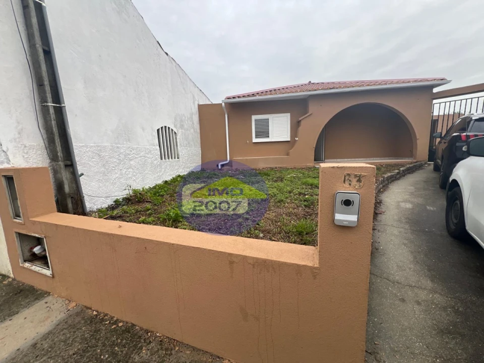 Moradia T3 para Venda em Canelas e Fermelã Foto 1