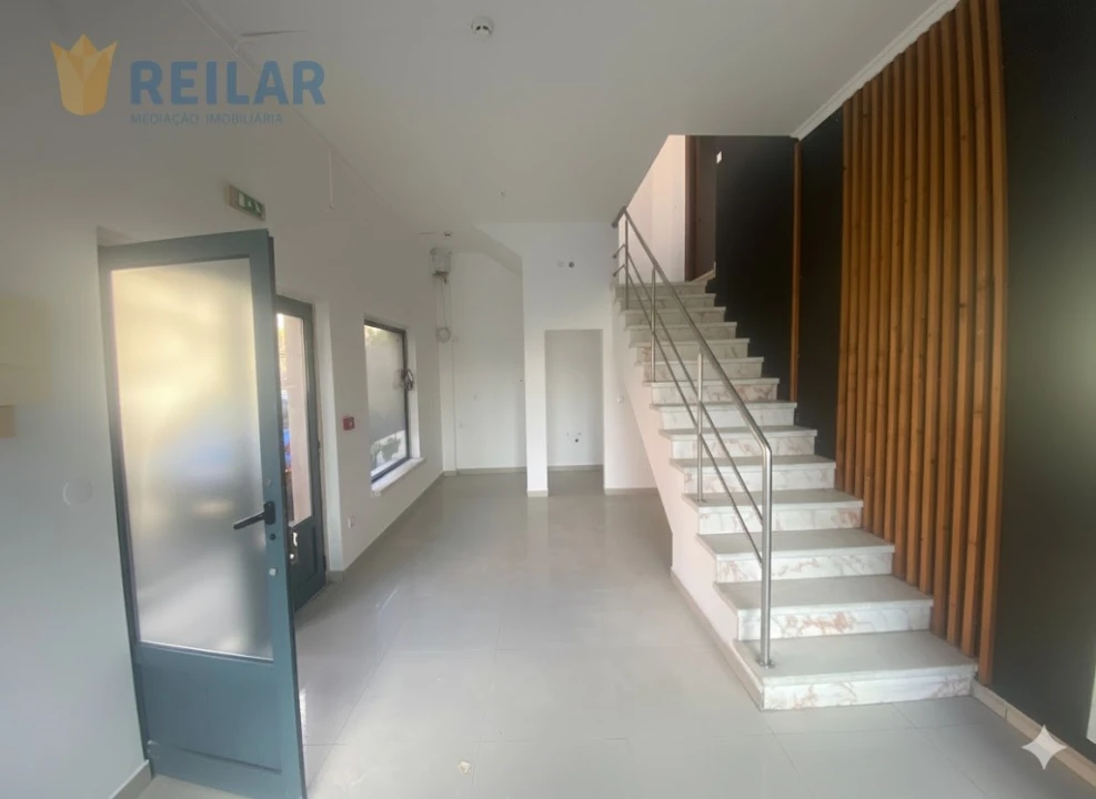 Loja para Venda em Póvoa de Santa Iria e Forte da Casa Foto 2