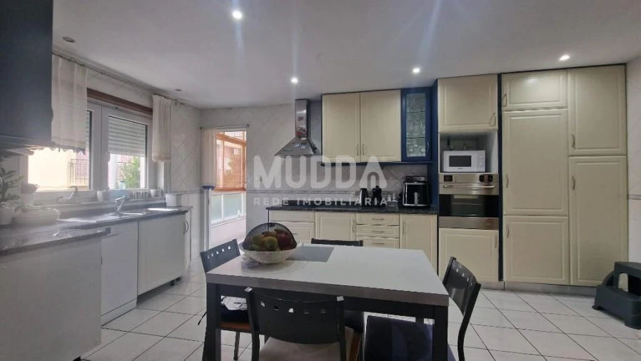 Apartamento T3 para Venda em Sé, Santa Maria e Meixedo Foto 3