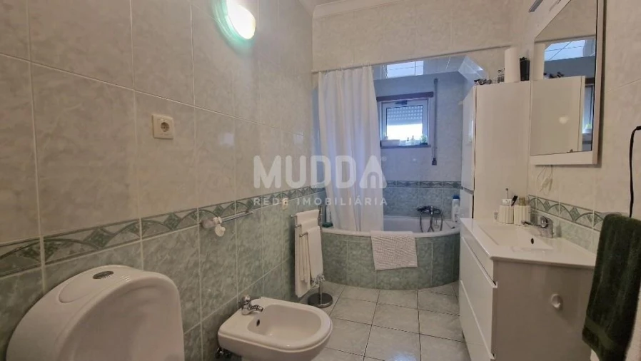 Apartamento T3 para Venda em Sé, Santa Maria e Meixedo Foto 6