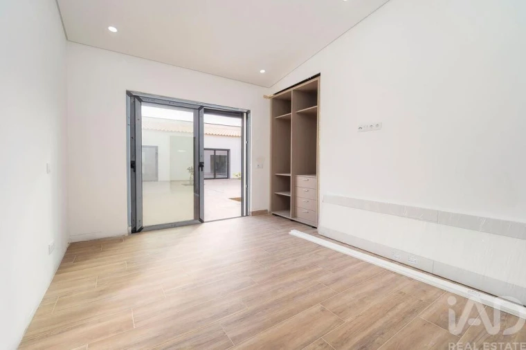 Moradia T4 para Venda em Quarteira Foto 22