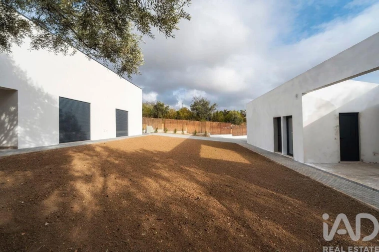 Moradia T4 para Venda em Quarteira Foto 10