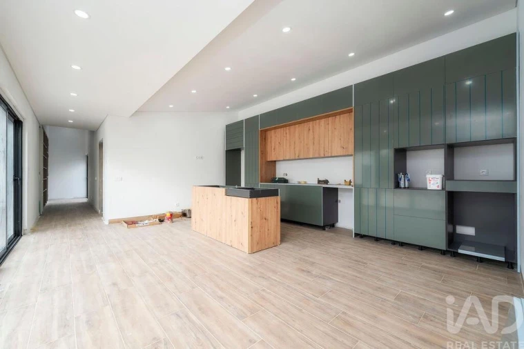 Moradia T4 para Venda em Quarteira Foto 12