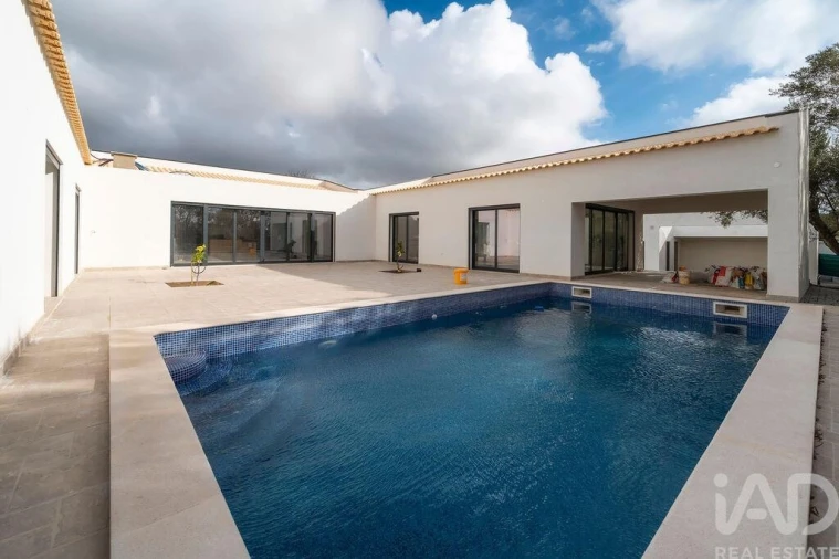 Moradia T4 para Venda em Quarteira Foto 26