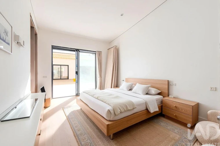 Moradia T4 para Venda em Quarteira Foto 18