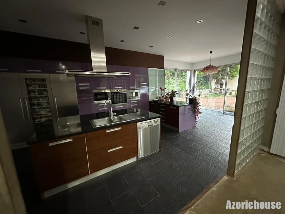 Moradia T4 para Venda em Rabo de Peixe Foto 6