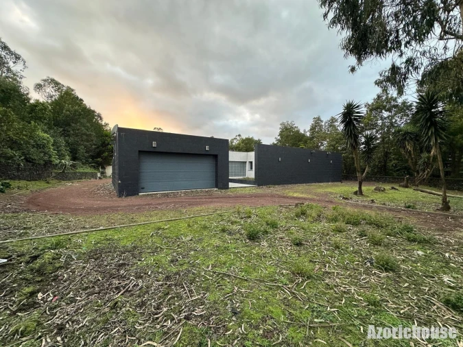 Moradia T4 para Venda em Rabo de Peixe Foto 1