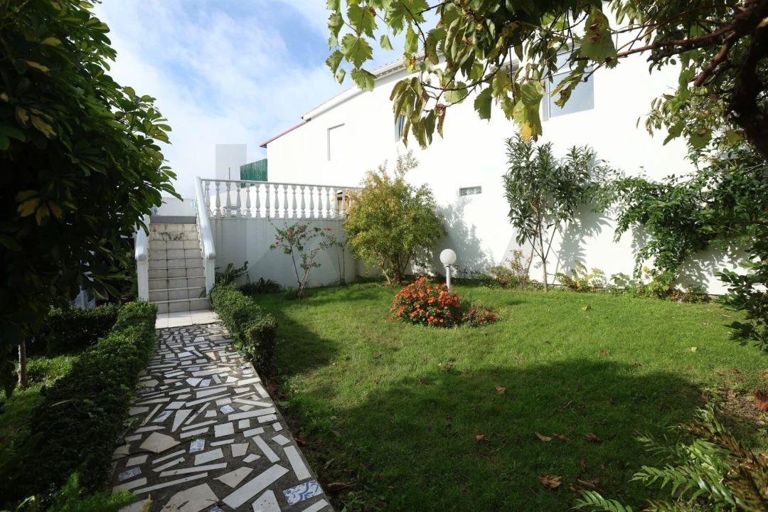 Moradia T5 para Venda em Louriçal Foto 6