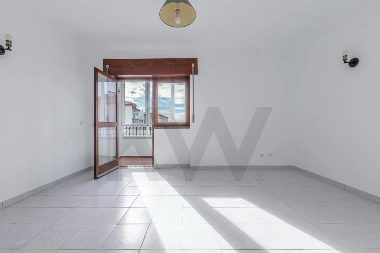 Apartamento T3 para Arrendamento em Carcavelos e Parede