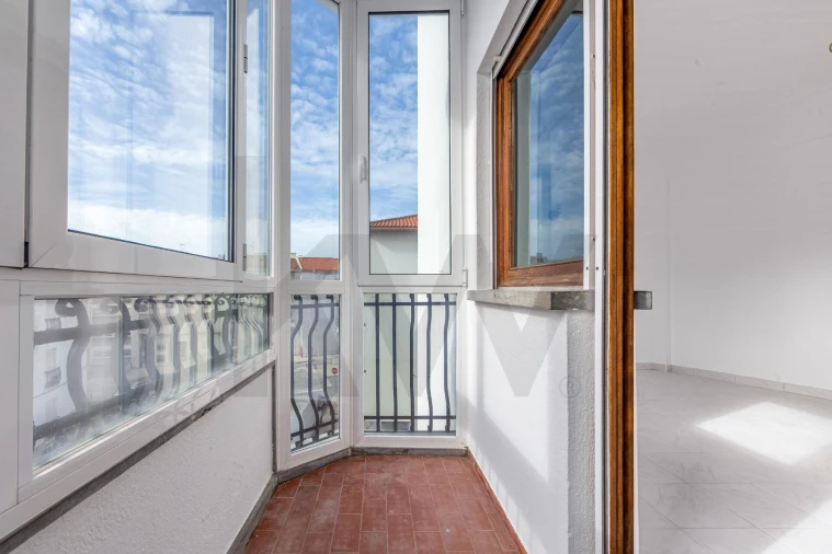 Apartamento T3 para Arrendamento em Carcavelos e Parede Foto 15