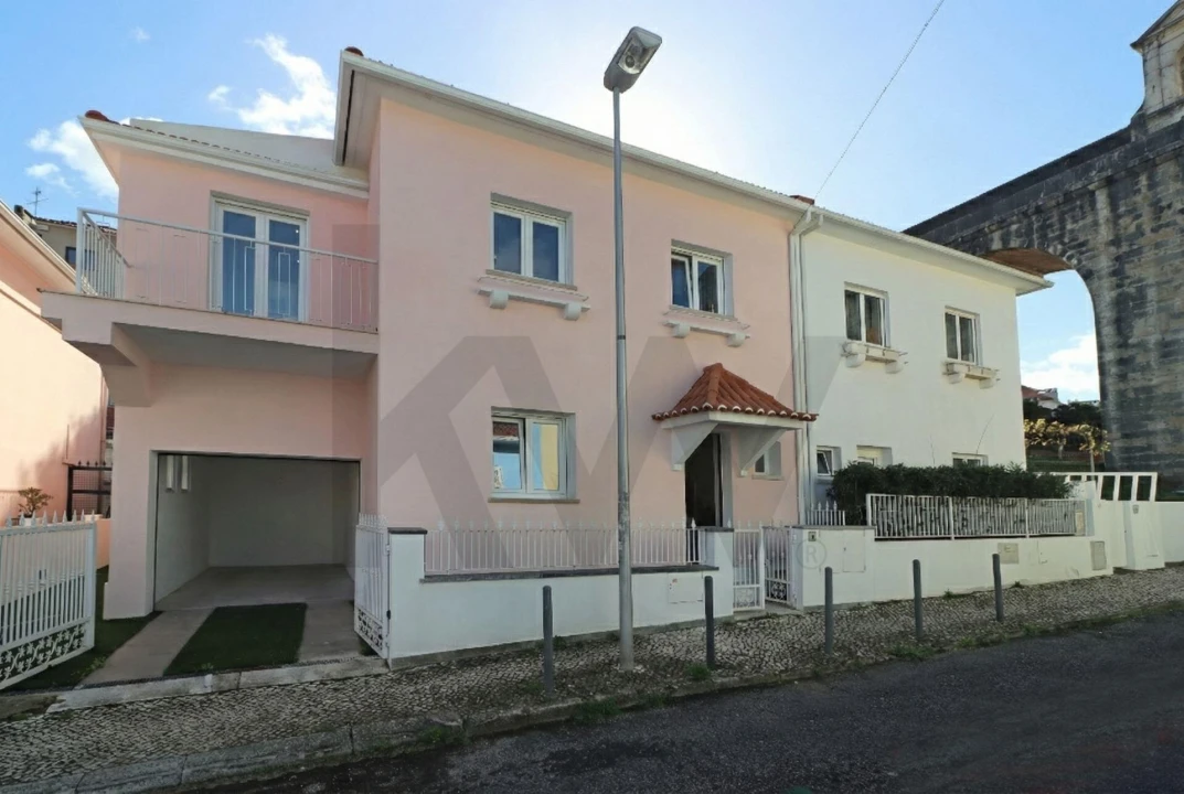 Moradia T3 para Venda em Campolide Foto 4