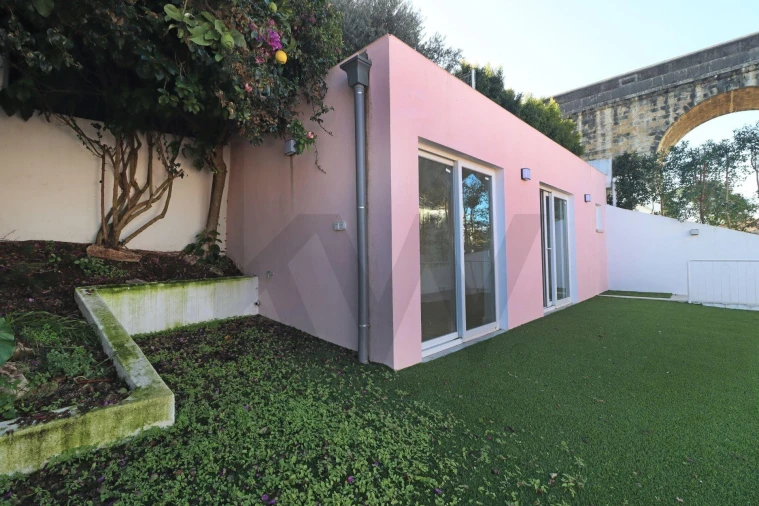 Moradia T3 para Venda em Campolide Foto 20