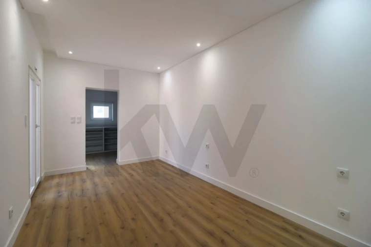 Moradia T3 para Venda em Campolide Foto 37