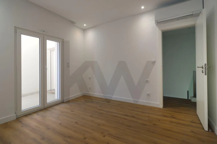 Moradia T3 para Venda em Campolide Foto 31