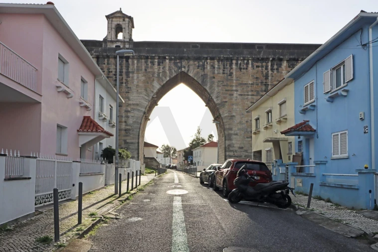 Moradia T3 para Venda em Campolide Foto 2