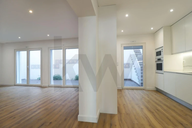 Moradia T3 para Venda em Campolide Foto 9