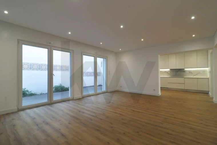 Moradia T3 para Venda em Campolide Foto 8