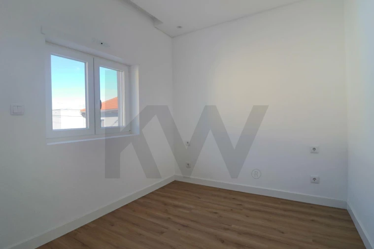 Moradia T3 para Venda em Campolide Foto 27