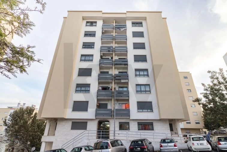 Apartamento T3 para Venda em Santo António dos Cavaleiros e Frielas Foto 21