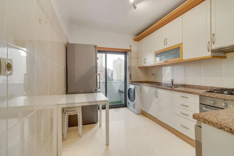 Apartamento T3 para Venda em Santo António dos Cavaleiros e Frielas Foto 6