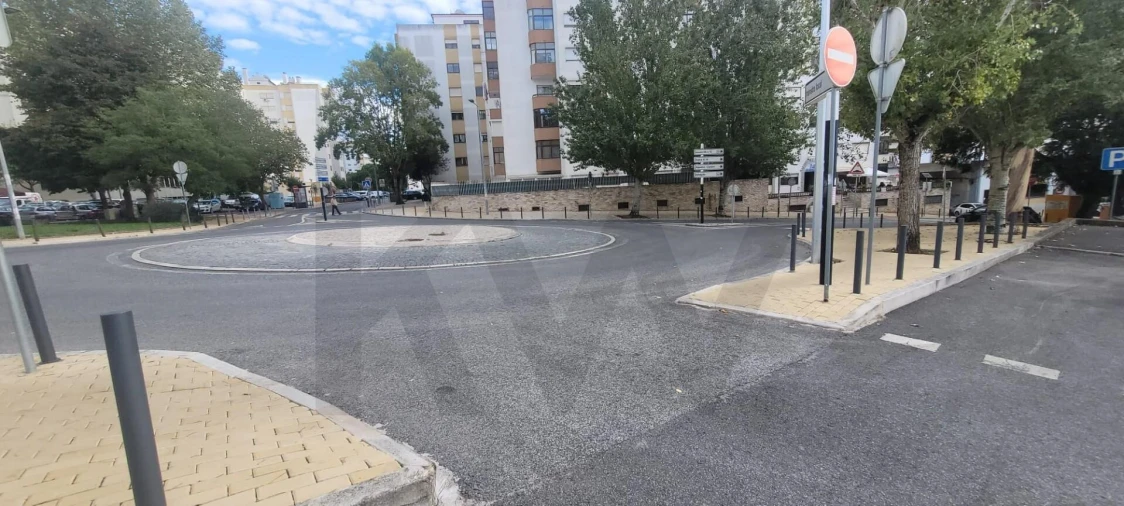 Garagem para Arrendamento em Massamá e Monte Abraão Foto 2