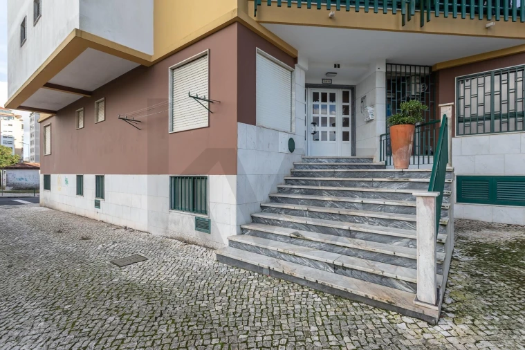 Apartamento T3 para Venda em Queluz e Belas Foto 35
