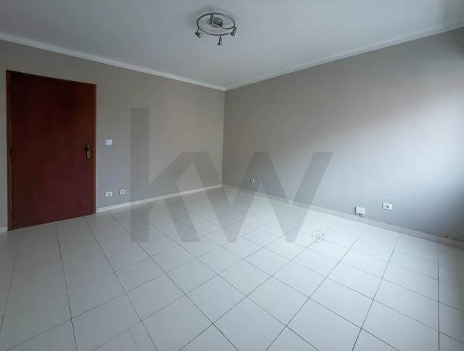 Apartamento T2 para Venda em Santo António dos Cavaleiros e Frielas Foto 3