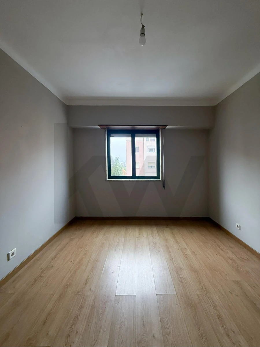 Apartamento T2 para Venda em Santo António dos Cavaleiros e Frielas Foto 11