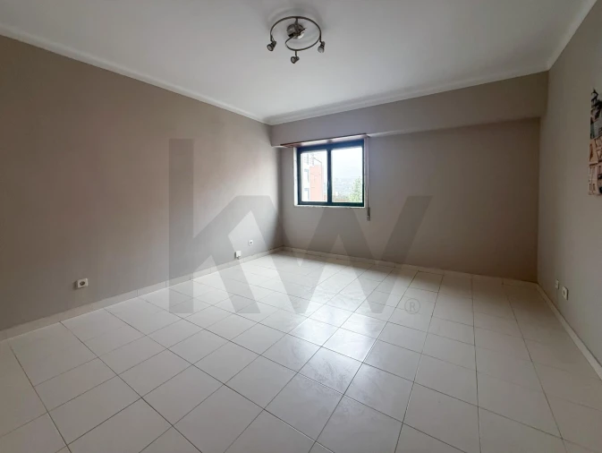 Apartamento T2 para Venda em Santo António dos Cavaleiros e Frielas Foto 5