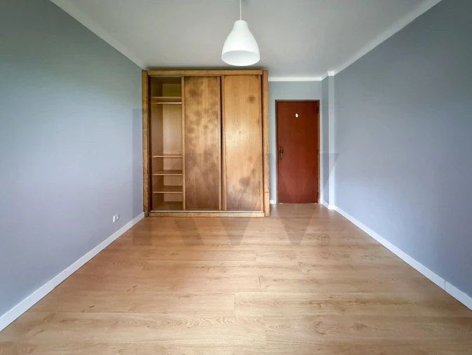 Apartamento T2 para Venda em Santo António dos Cavaleiros e Frielas Foto 7