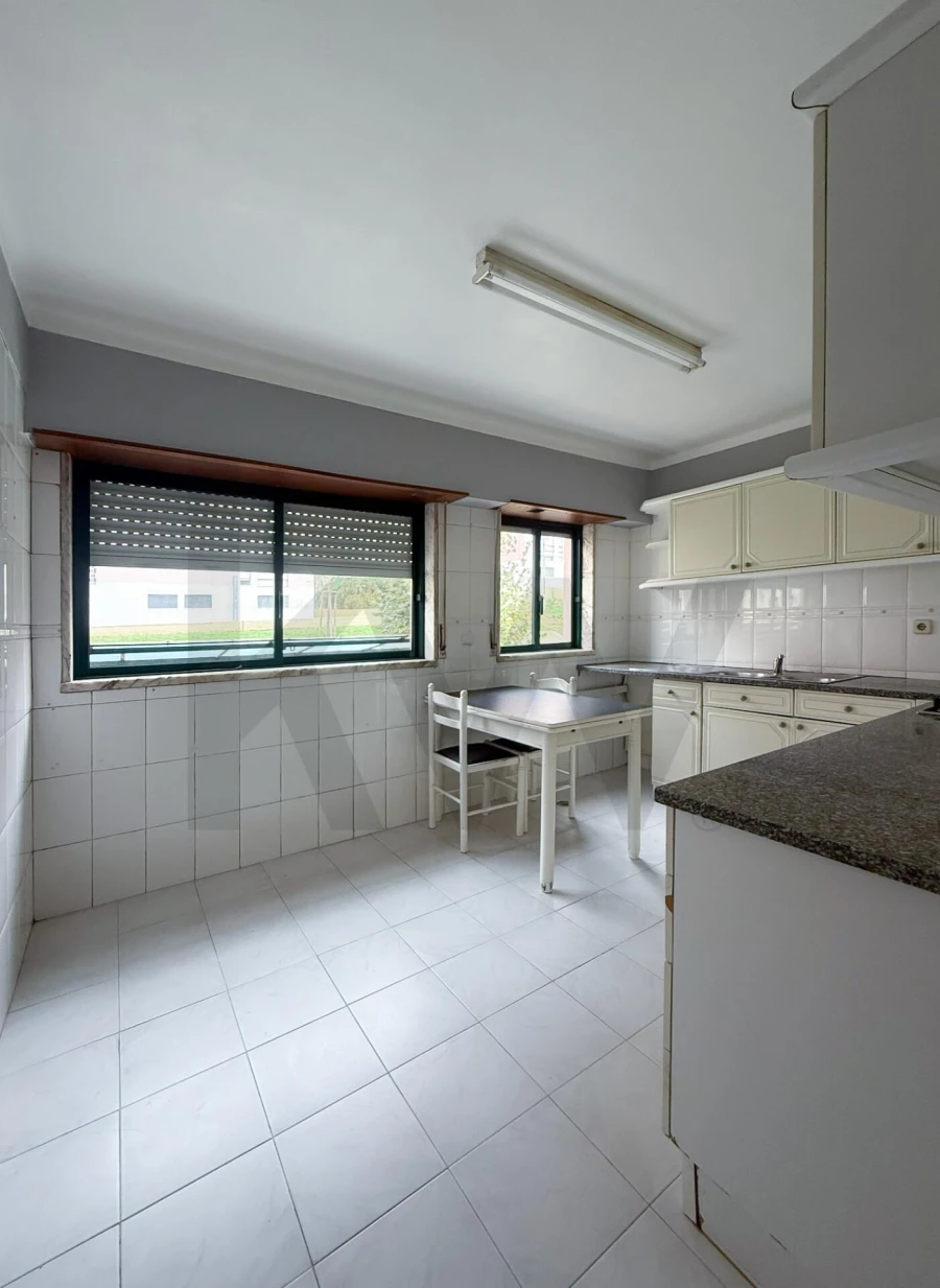 Apartamento T2 para Venda em Santo António dos Cavaleiros e Frielas Foto 12