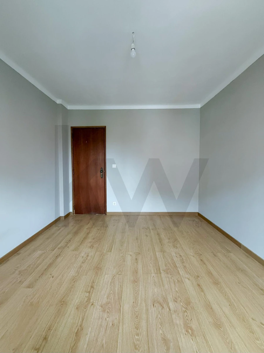 Apartamento T2 para Venda em Santo António dos Cavaleiros e Frielas Foto 10