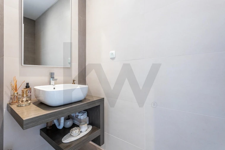 Apartamento T4 para Venda em Carcavelos e Parede Foto 19