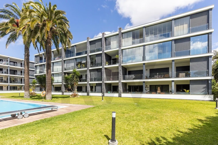 Apartamento T4 para Venda em Carcavelos e Parede Foto 16