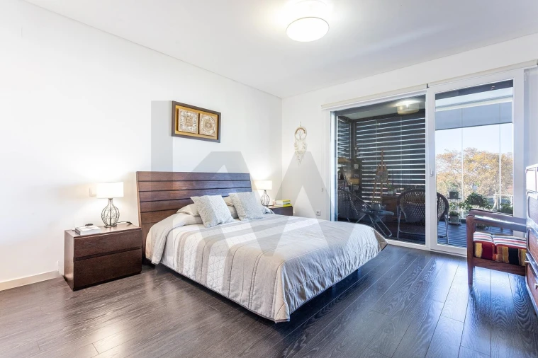 Apartamento T4 para Venda em Carcavelos e Parede Foto 25