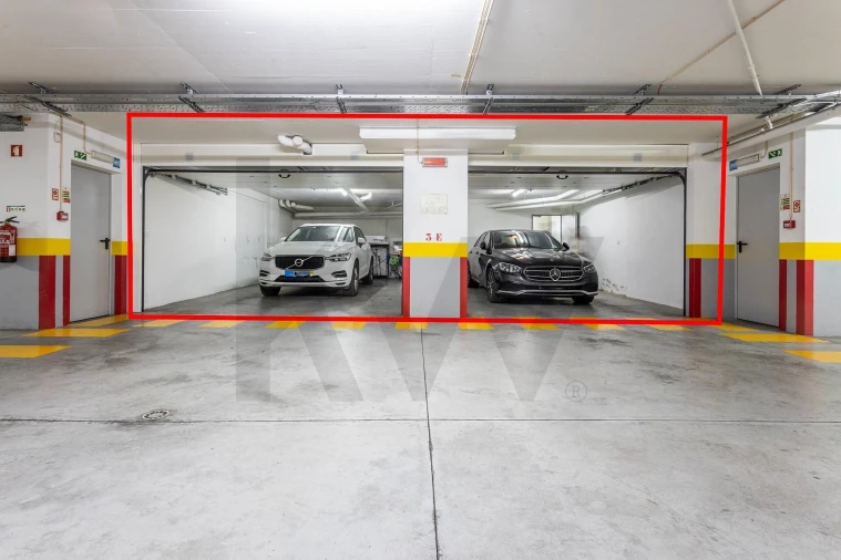 Apartamento T4 para Venda em Carcavelos e Parede Foto 31