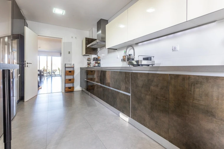 Apartamento T4 para Venda em Carcavelos e Parede Foto 5