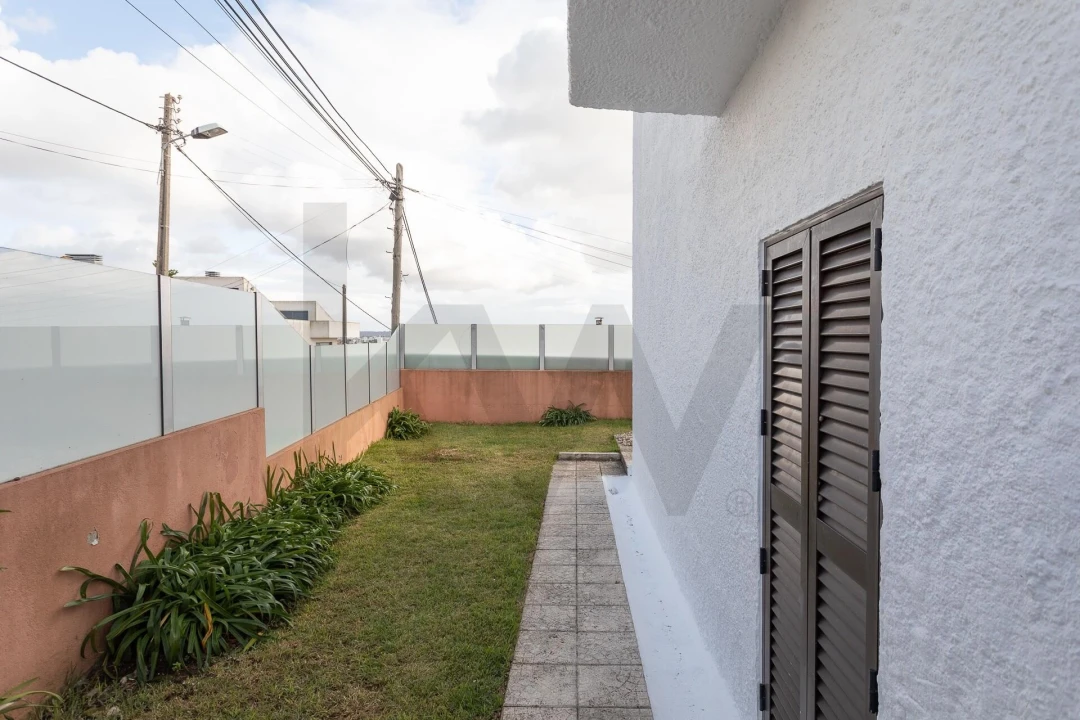 Moradia T4 para Venda em Porto Salvo Foto 56