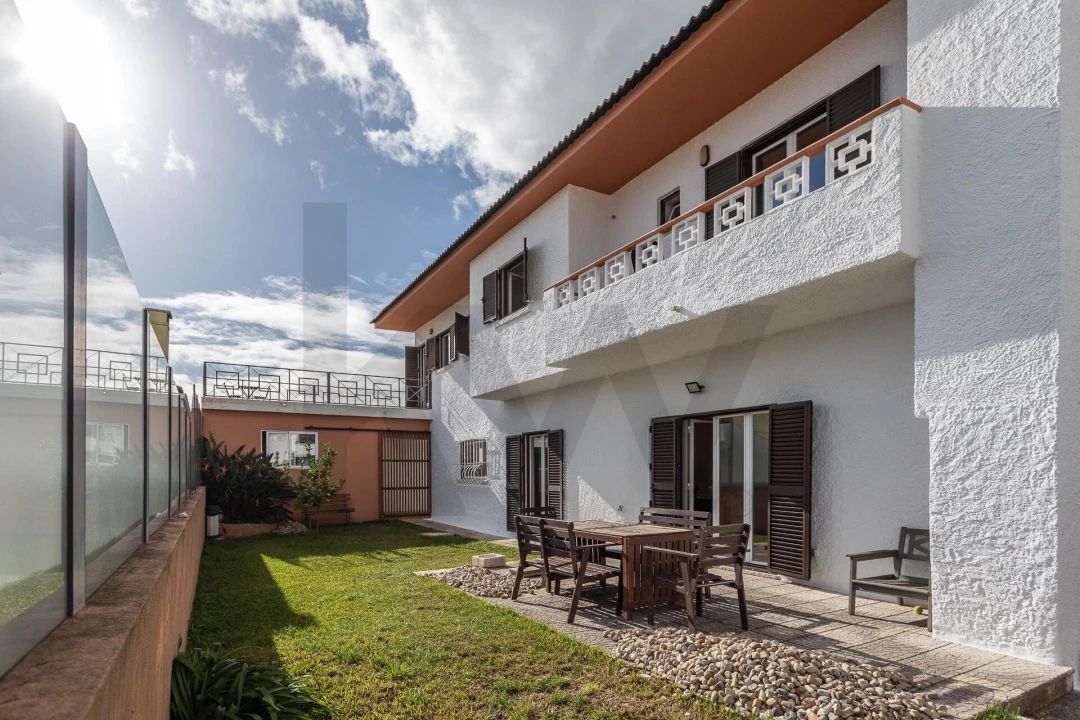 Moradia T4 para Venda em Porto Salvo Foto 3