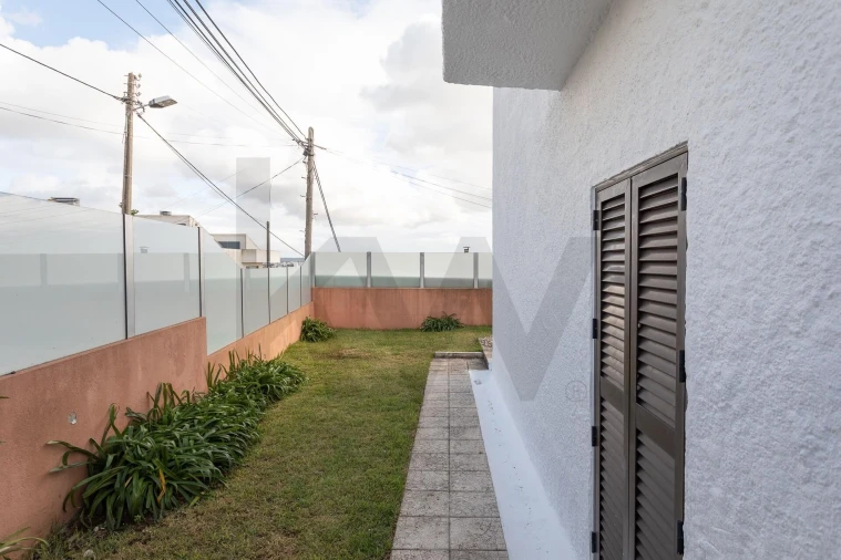 Moradia T4 para Venda em Porto Salvo Foto 56