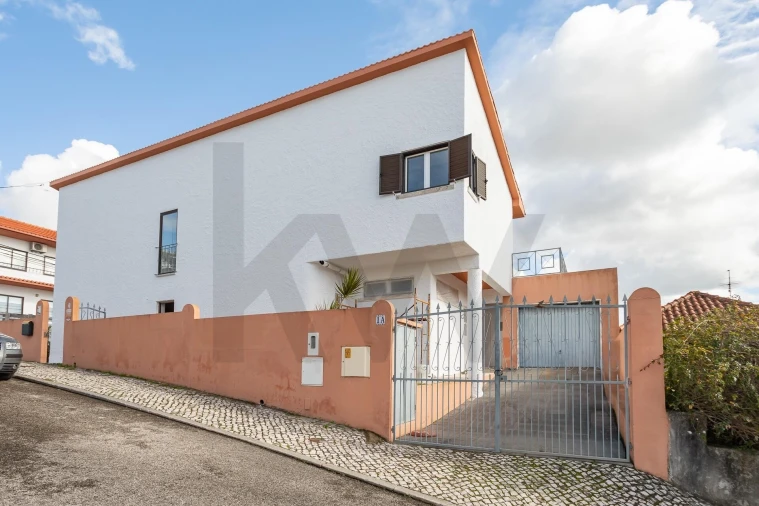 Moradia T4 para Venda em Porto Salvo Foto 60