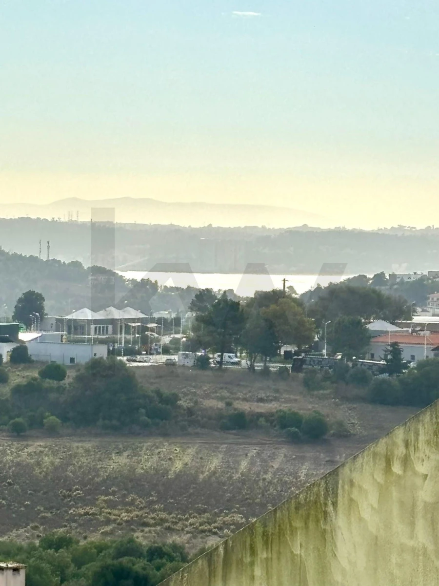 Moradia T4 para Venda em Porto Salvo Foto 9