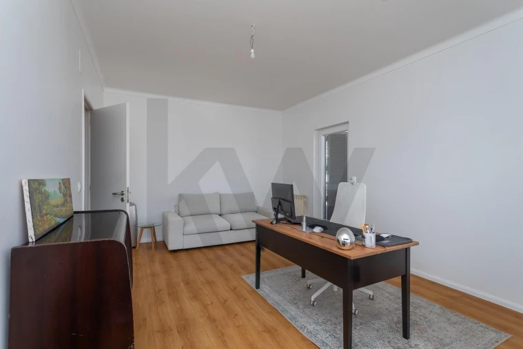 Moradia T4 para Venda em Porto Salvo Foto 36