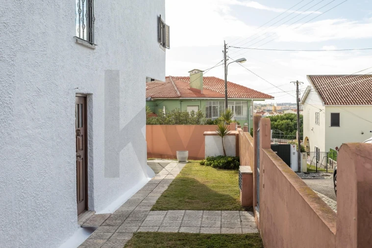 Moradia T4 para Venda em Porto Salvo Foto 57