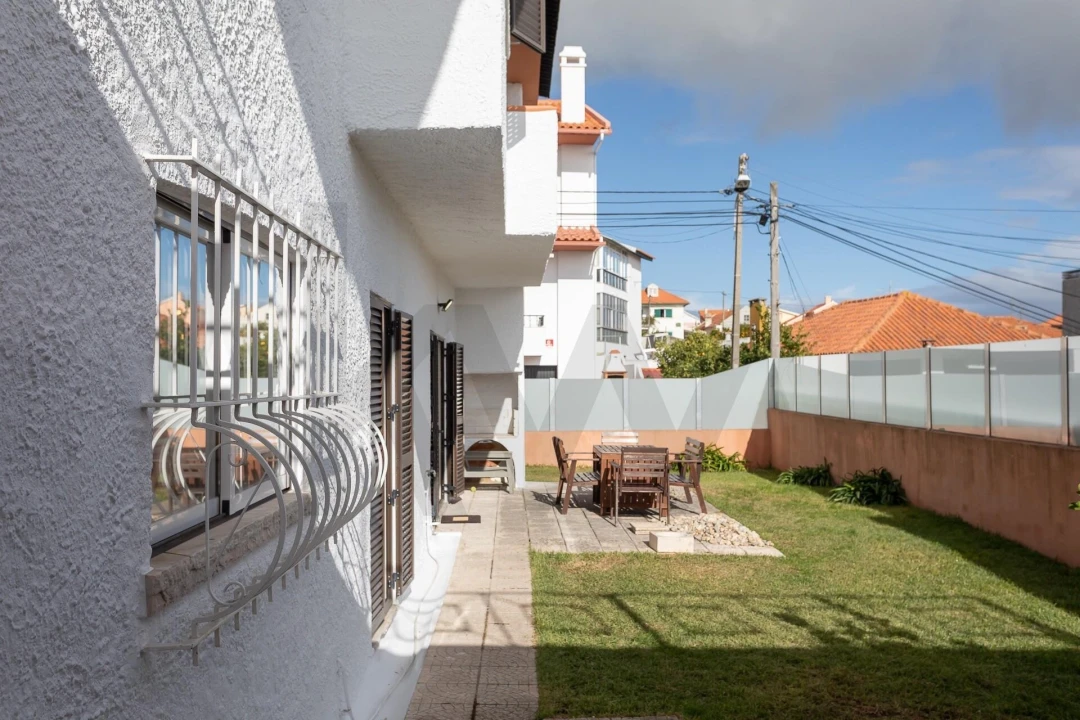 Moradia T4 para Venda em Porto Salvo Foto 5