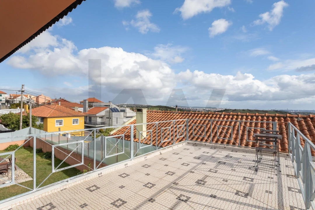 Moradia T4 para Venda em Porto Salvo Foto 39