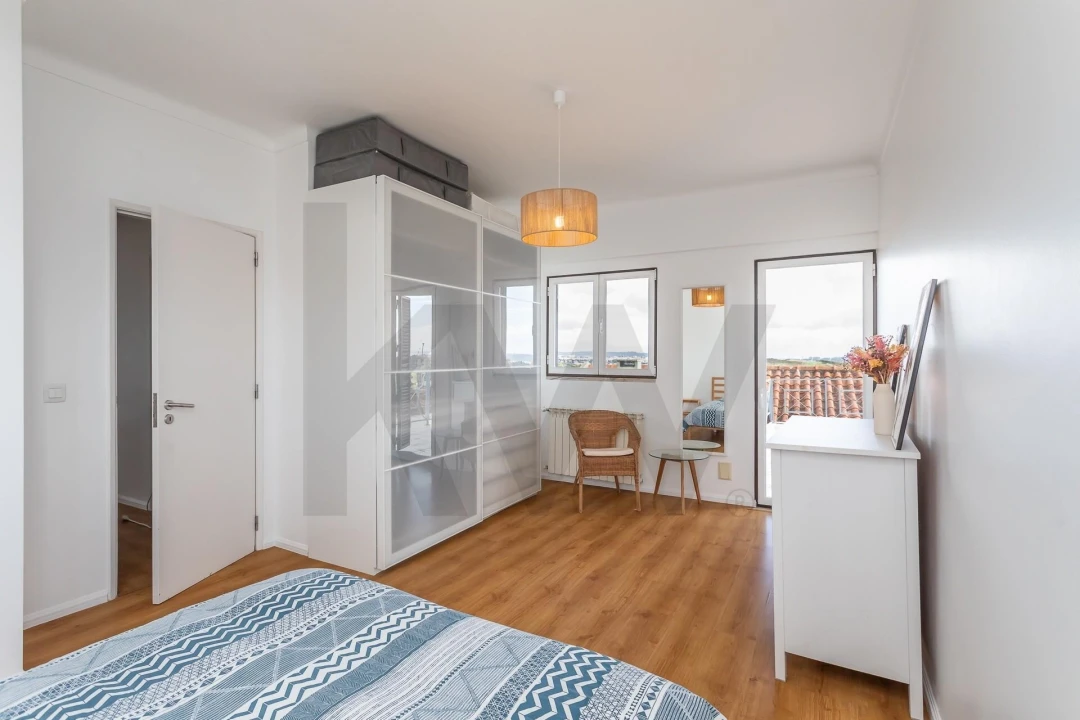 Moradia T4 para Venda em Porto Salvo Foto 25