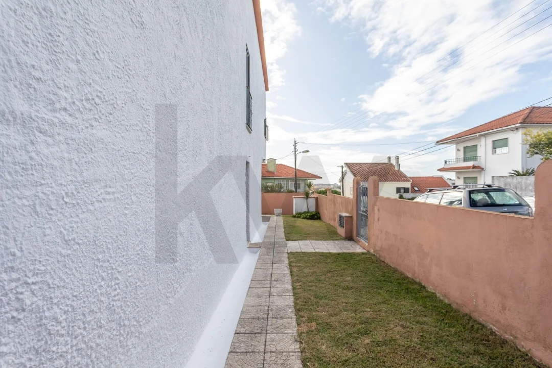 Moradia T4 para Arrendamento em Porto Salvo Foto 57