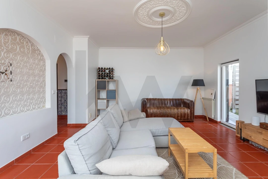 Moradia T4 para Arrendamento em Porto Salvo Foto 6